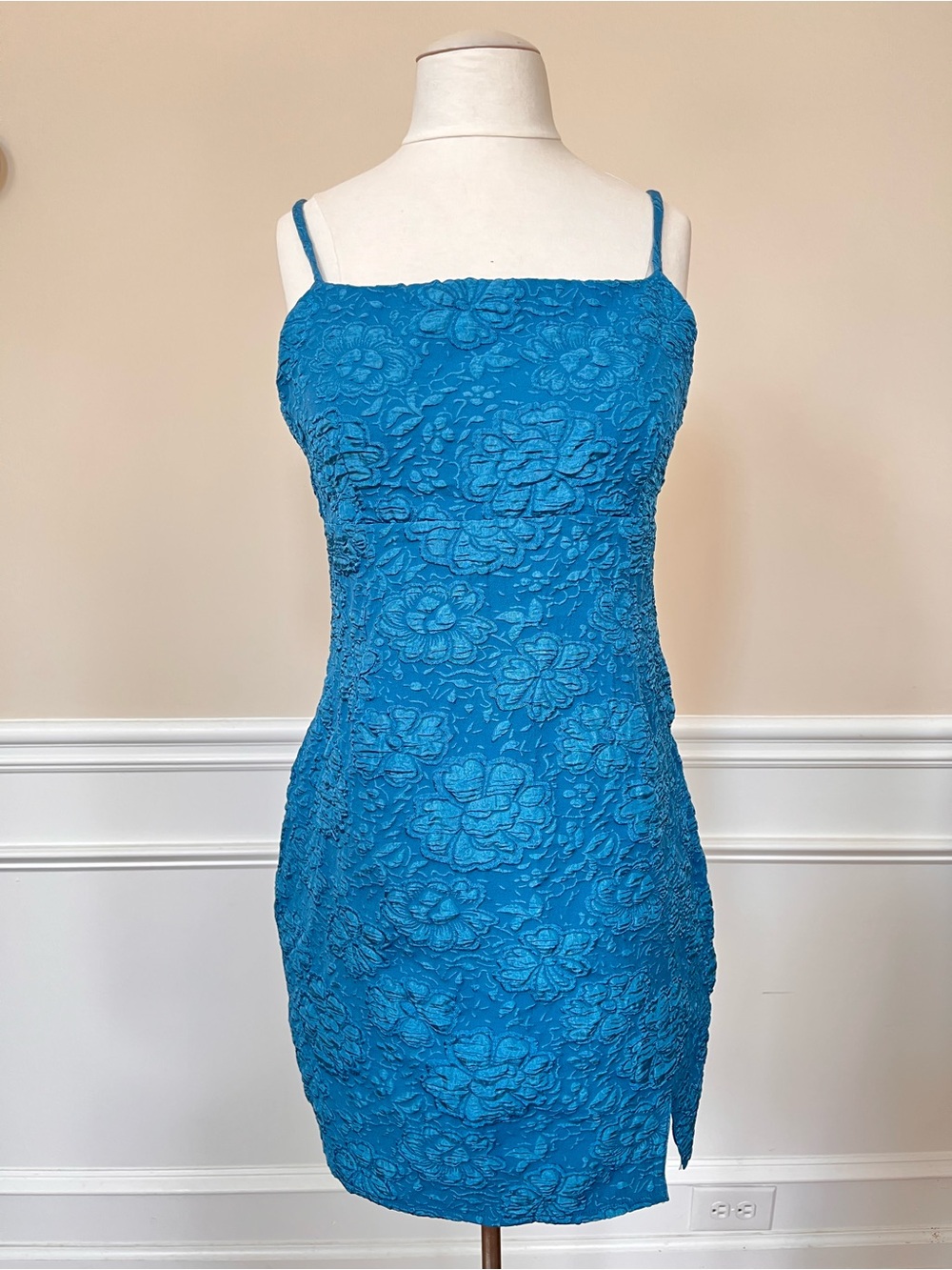 NWT LIVE TO BE SPOILED TURQUOISE FLORAL TEXTURED MINI DRESS | SIZE XL - Picture 3 of 10